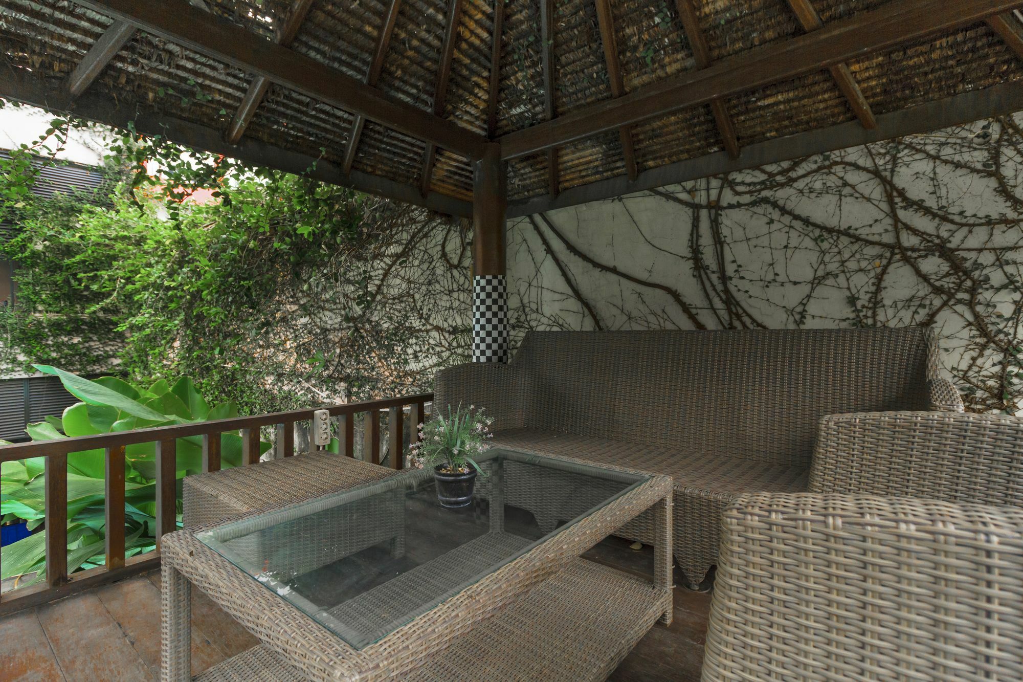 Oyo 107 Kusuma Kemang Suite Джакарта Екстериор снимка