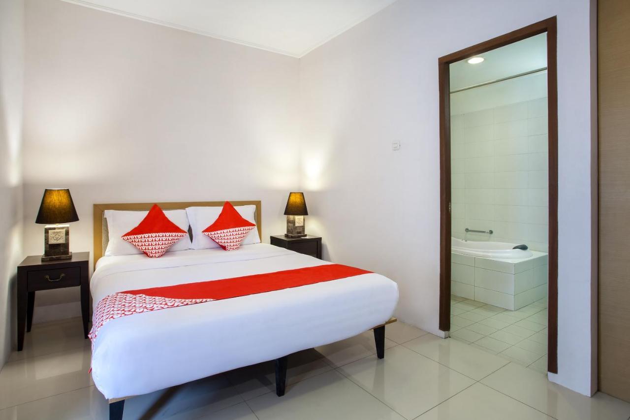 Oyo 107 Kusuma Kemang Suite Джакарта Екстериор снимка